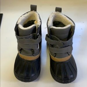 Gymboree kids size 7 snow boots
